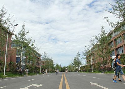 èé¤§é