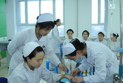 初中生就读重庆卫生学校护理专业前景好不好