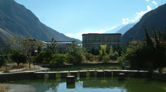 四川省甘孜卫生学校