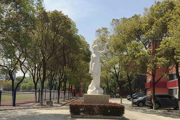南昌保险学校校园雕像