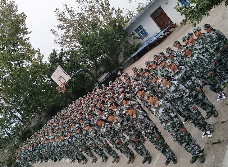 学生军姿训练