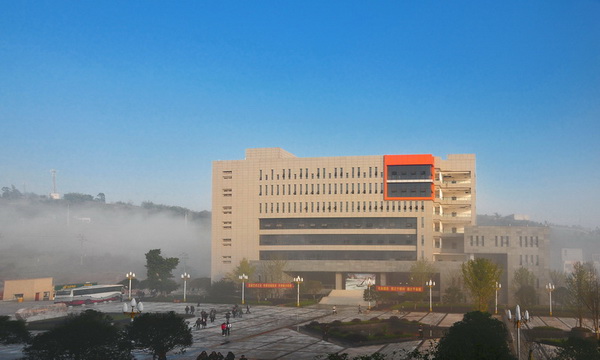 重庆工业职业技术学院广场