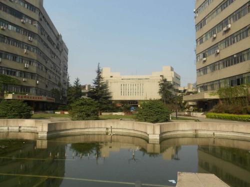 成都理工大学校园一角环境