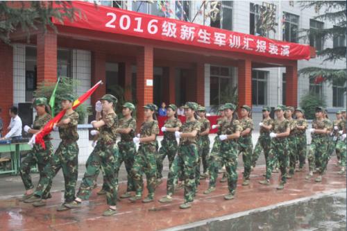 成都市育华职业学校军训汇演