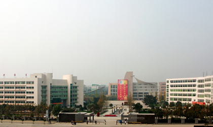 成都纺织专科学校
